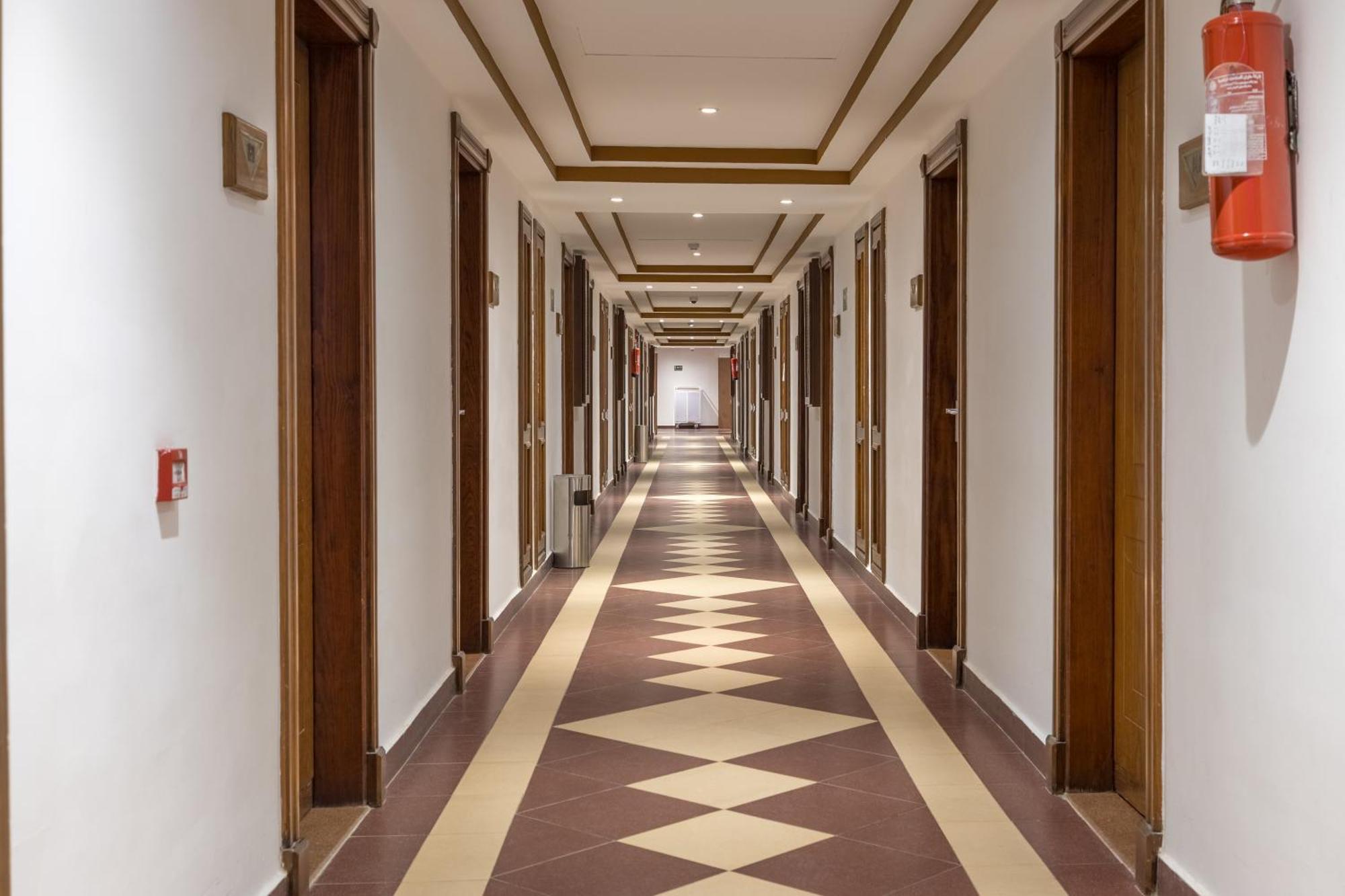 술탄 가든 리조트 샤름 엘 셰이크 외부 사진 A corridor in a hotel