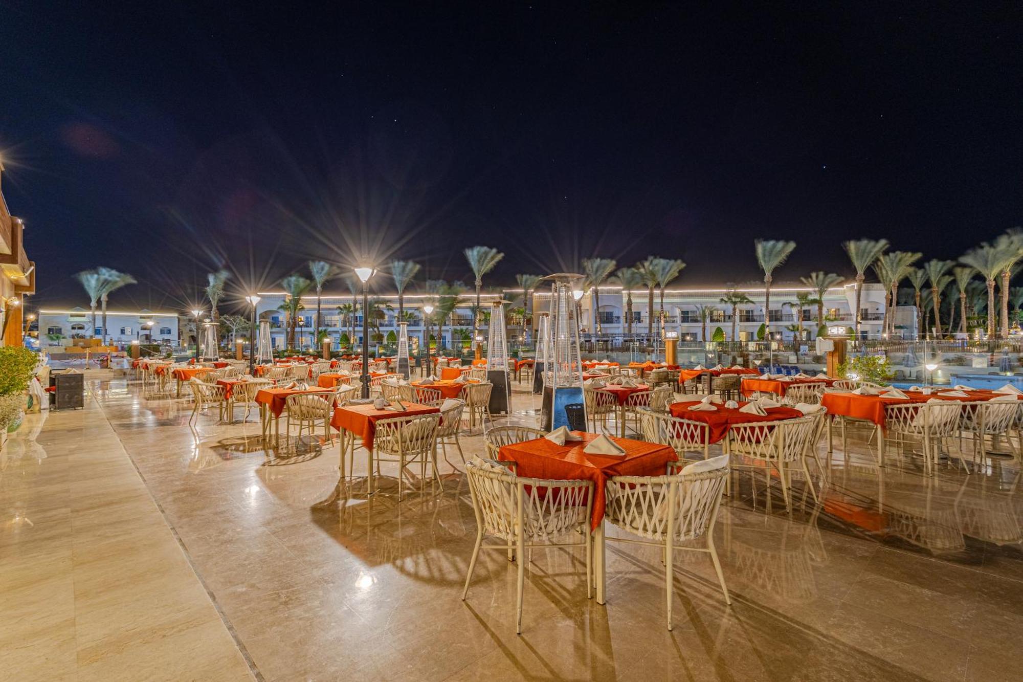 술탄 가든 리조트 샤름 엘 셰이크 외부 사진 The resort at night